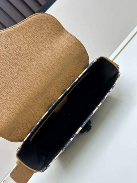 Picture of Dior Handbags _SKUfw239225832fw